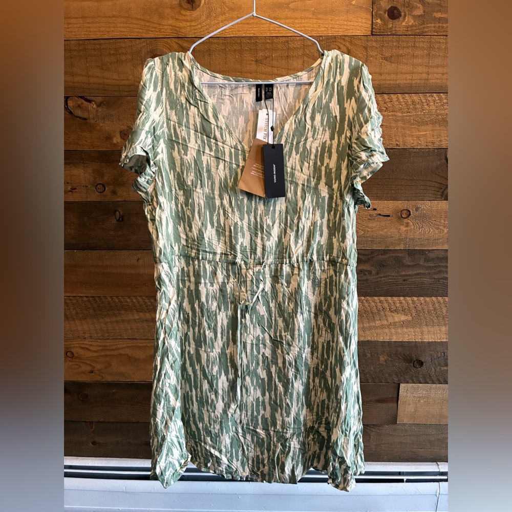 Vero Moda Green and White Patterned Dress